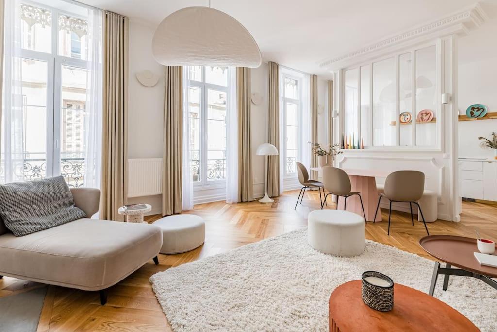 Beige Hospitalite - Apotheose Luxueux- 3 Chambres - Parking Prive Saint-Etienne  Exterior photo